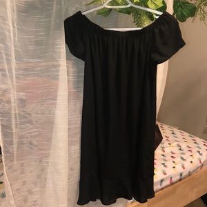 Chic dress with ruffle bottom